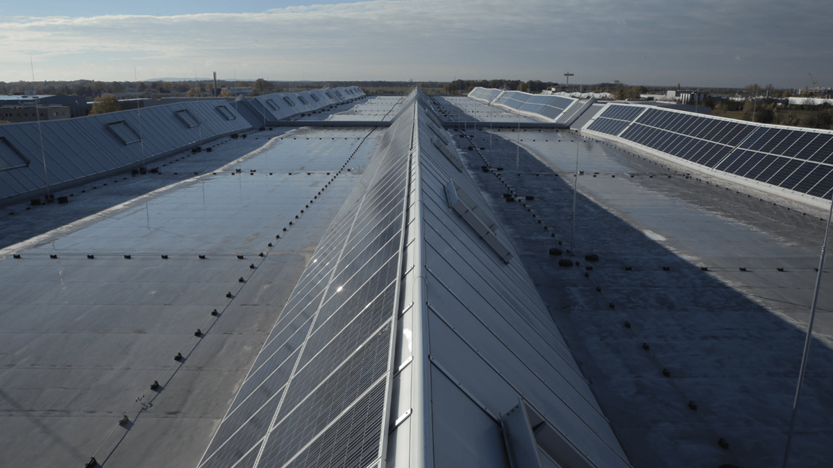 LAMILUX Continuous Rooflight S at the Logistics Center, Hoppegarten